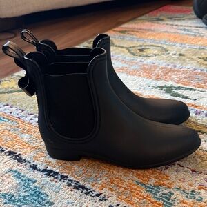 Black ankle rain boots with bows and stretch size 39